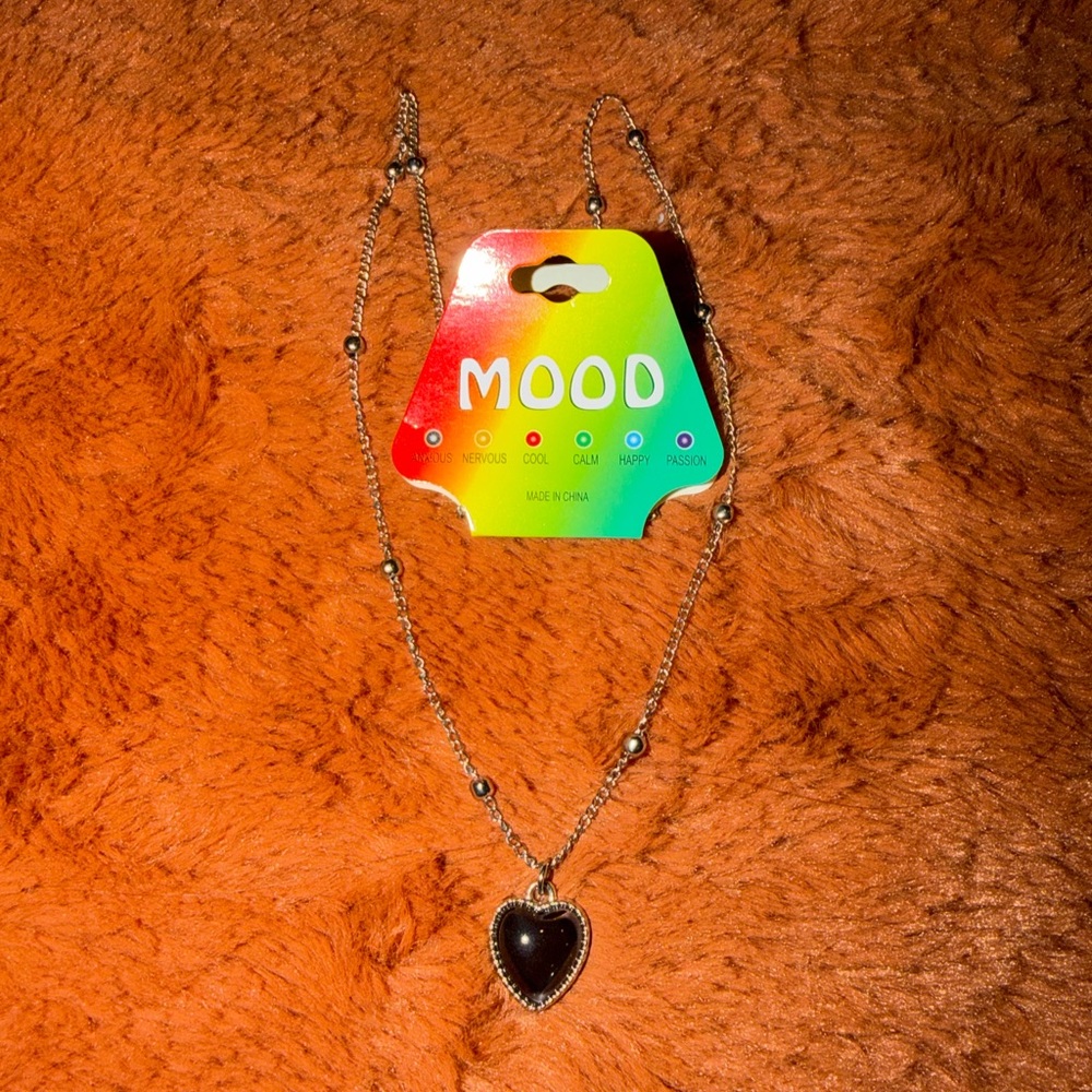 Vintage Style Mood Heart Necklace Silver Tone Color Changing Pendant